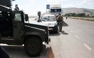 Pasinler'de darbecilere karşı yol uygulaması