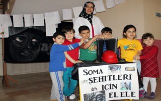 Öğrencilerden Soma mağdurlarına destek