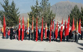 Atatürk Pasinler ve Şenkaya'da da anıldı