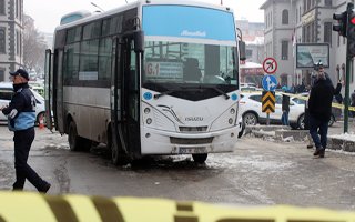 Ölüm kavşağında yine kaza oldu