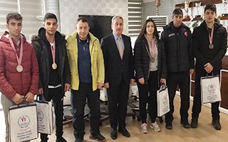 Boks ve taekwondo şampiyonları ödüllendirildi 