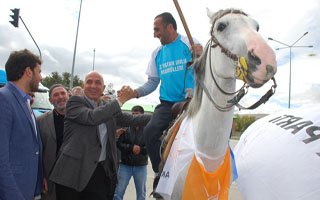 Doğduğu Topraklarda Bakan Gibi Karşılandı