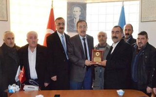 Vatandaştan Başkan Bulutlar'a Plaket