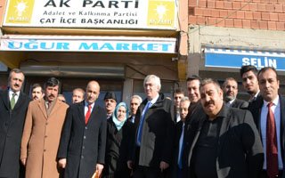 AK Parti İl Başkanı Öz Çat ve Aşkale’de konuştu 