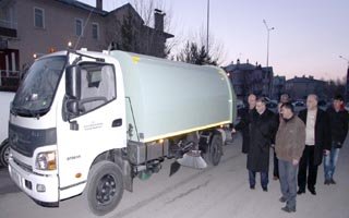 Aziziye'ye çevre temizlik aracı alındı