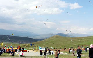 Uçurtma şenliği renkli görüntüler oluşturdu