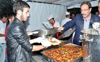 Başkan Bulutlar vatandaşlarla iftarını açtı