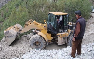 Oltu'da kapanan köy yolları ulaşıma açıldı