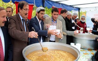 Palandöken Belediyesi Aşure Dağıttı