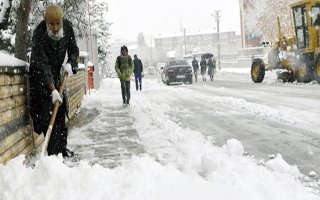 Erzurum'da kar yağışı etkili oluyor