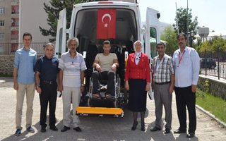 Erzurum'daki Engelliler İçin Asansörlü Minibüs