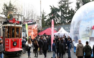 Büyükşehir’in Turizm Tır'ı Taksim’de