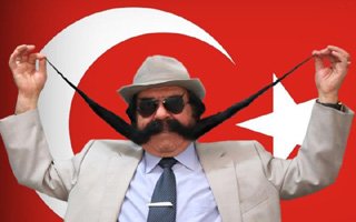 1 metrelik bıyıklarıyla fenomen oldu