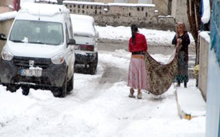 Erzurum'da kar yağışı geri döndü