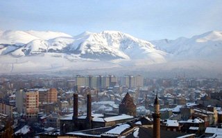 Erzurum 'göç göç oldu' türküsünü söylüyor!