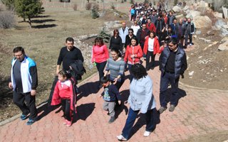 Erzurum'da sağlık çalışanları yürüdü