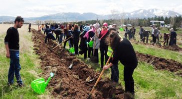 ETÜ'de fidan dikim şöleni vardı!