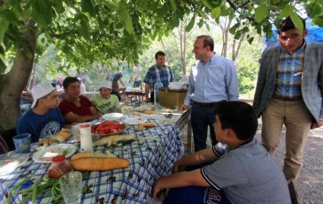 Büyükşehir vatandaşı pikniğe götürdü