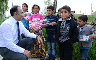 Karne hediyesini Vali Altıparmak'tan aldılar