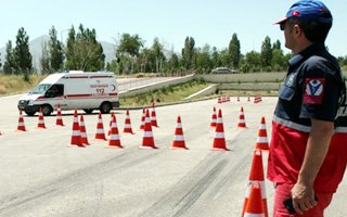 Ambulans şoförleri rally yaptı