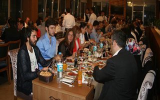 Çalışanlar ve müşteriler iftarda buluştu