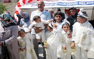 Uzundere'de sünnet şöleni coşkusu