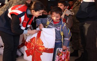 Komutan ablalardan yeni yıl hediyesi 