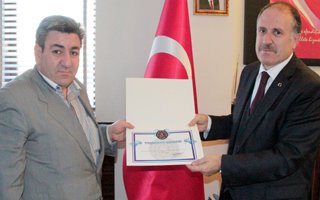 Engellilere duyarlı Kaymakam'a plaket