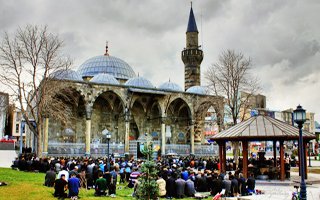 Lalapaşa Camii İbadete Kapatılıyor