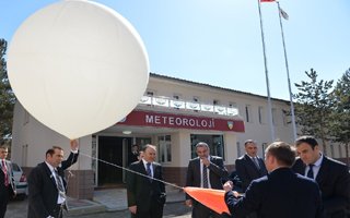 Vali herkesin merak ettiği o balonu inceledi