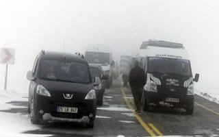 Erzurum'da 30 araç tipide mahsur kaldı