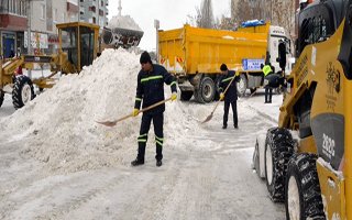 Palandöken Belediyesi Kar Taşıyor