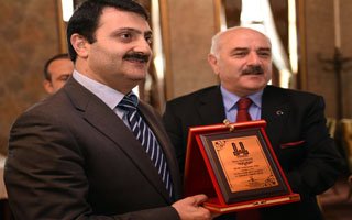 Ünsal Kıraç UKOME Üyesine Plaket Verdi