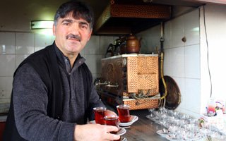 Temelli 44 yıldır soğuk su ile çay demliyor