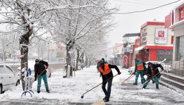 Büyükşehir’in kar timleri iş başında