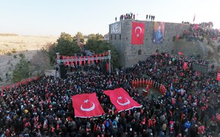 Erzurum'da 20 bin kişi ecdadına yürüdü