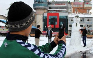 Erzurum’da 3 metrelik ‘Dadaş Kardan Adam’