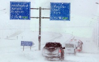 Erzurum beyaz afeti yaşıyor