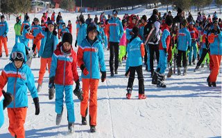 Çocuklara yarıyıl tatili hediyesi kayak kursu