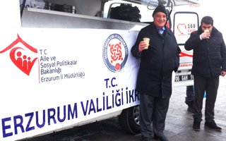 Valili vatandaşlara ücretsiz çorba dağıtıyor